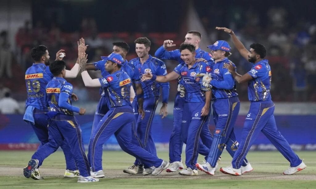 IPL 2025: MI Won by 7 Wickets in 15.4 Overs as Rohit-SKY Power Crushes SRH!