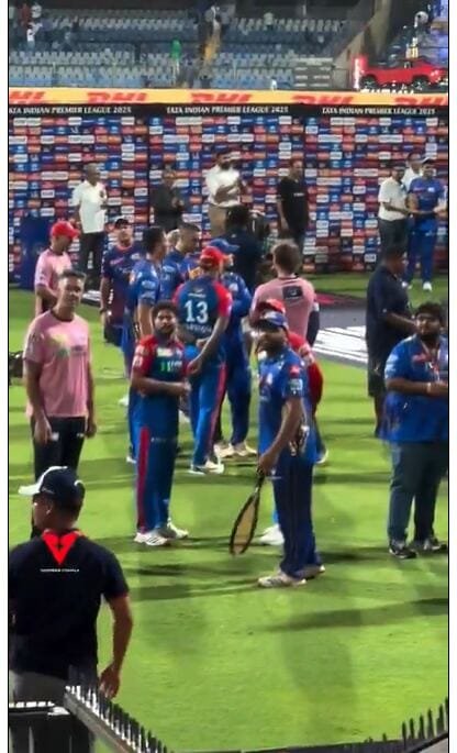 Rohit Sharma, Kuldeep Yadav, and Kevin Pietersen Having Fun With Fans
