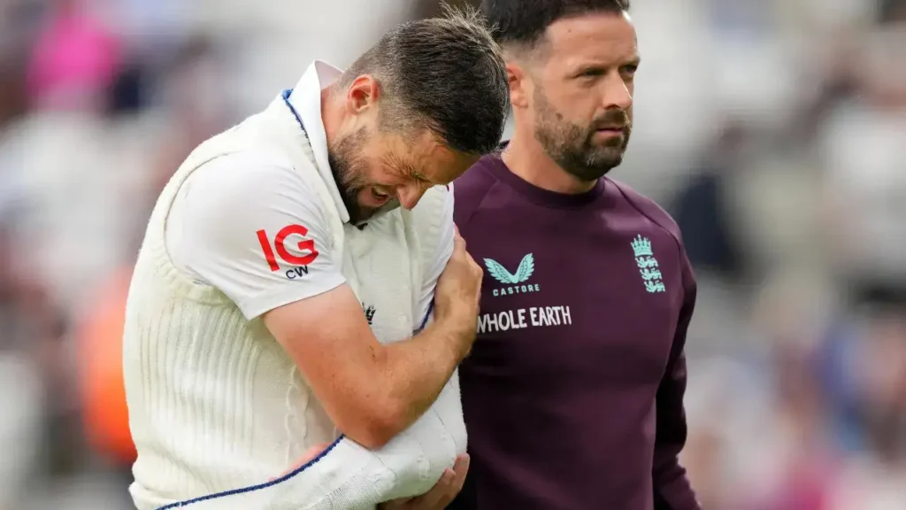 Chris Woakes shoulder injury